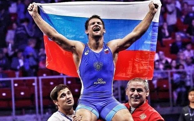 Ростовчанин Александр Чехиркин выиграл золото Европейских игр ценой потери двух зубов